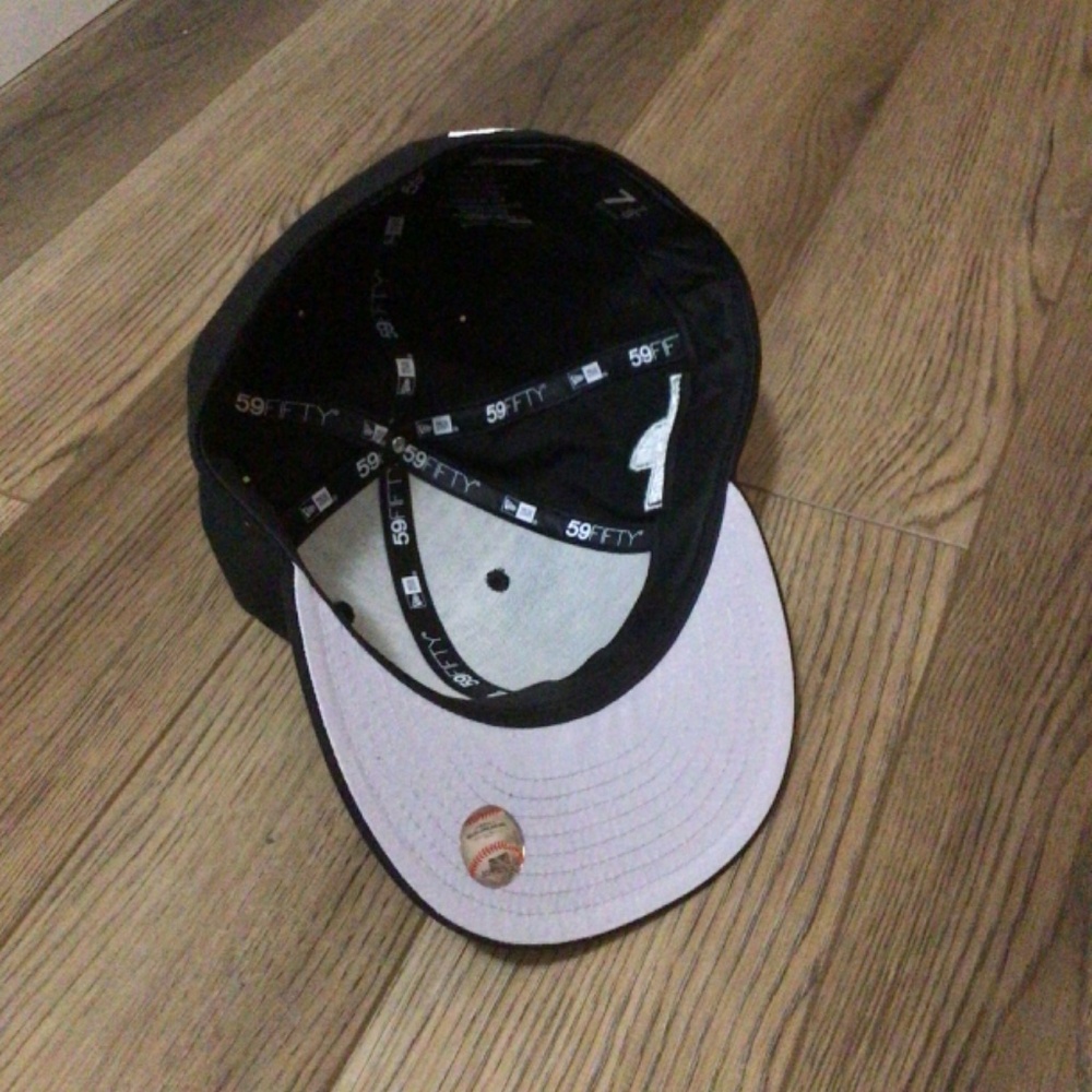 La hat - Picture 2 of 3